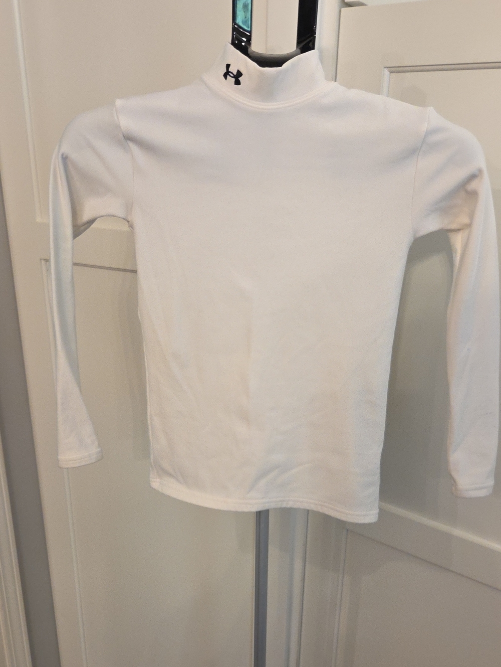 Under Armour White Kids Long Sleeve Mock Neck Performance Top Cold Gear. Youth L